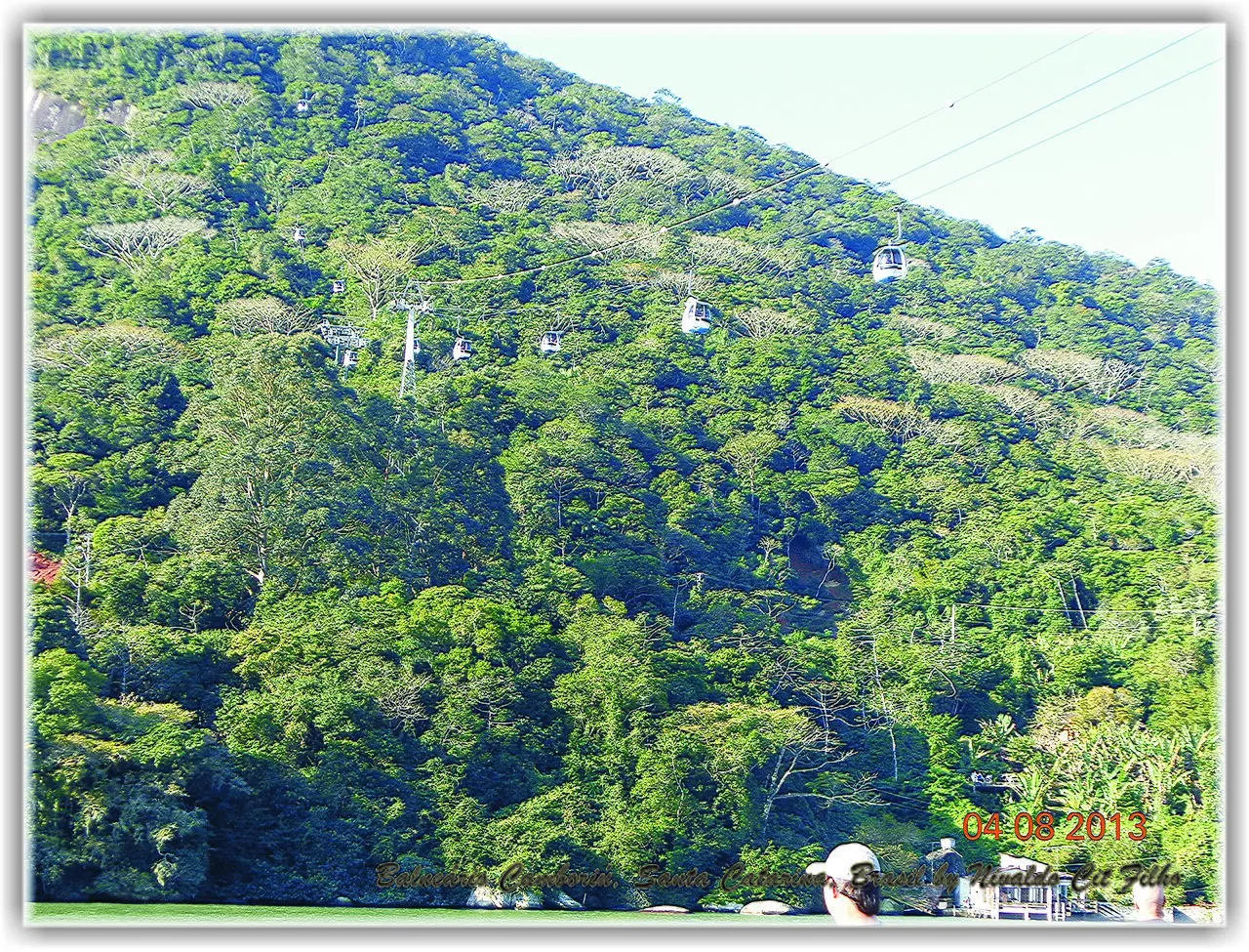 Praia e edifícios de alto padrão na região da Barra Sul, em Balneário Camboriú, Santa Catarina